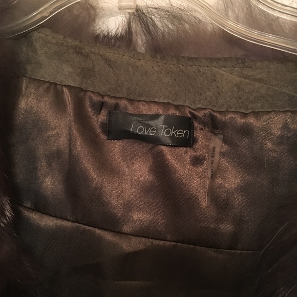 SOLD❌LOVE TOKEN Fox & Rabbit Fur VestGreen Leather - Picture 3 of 7